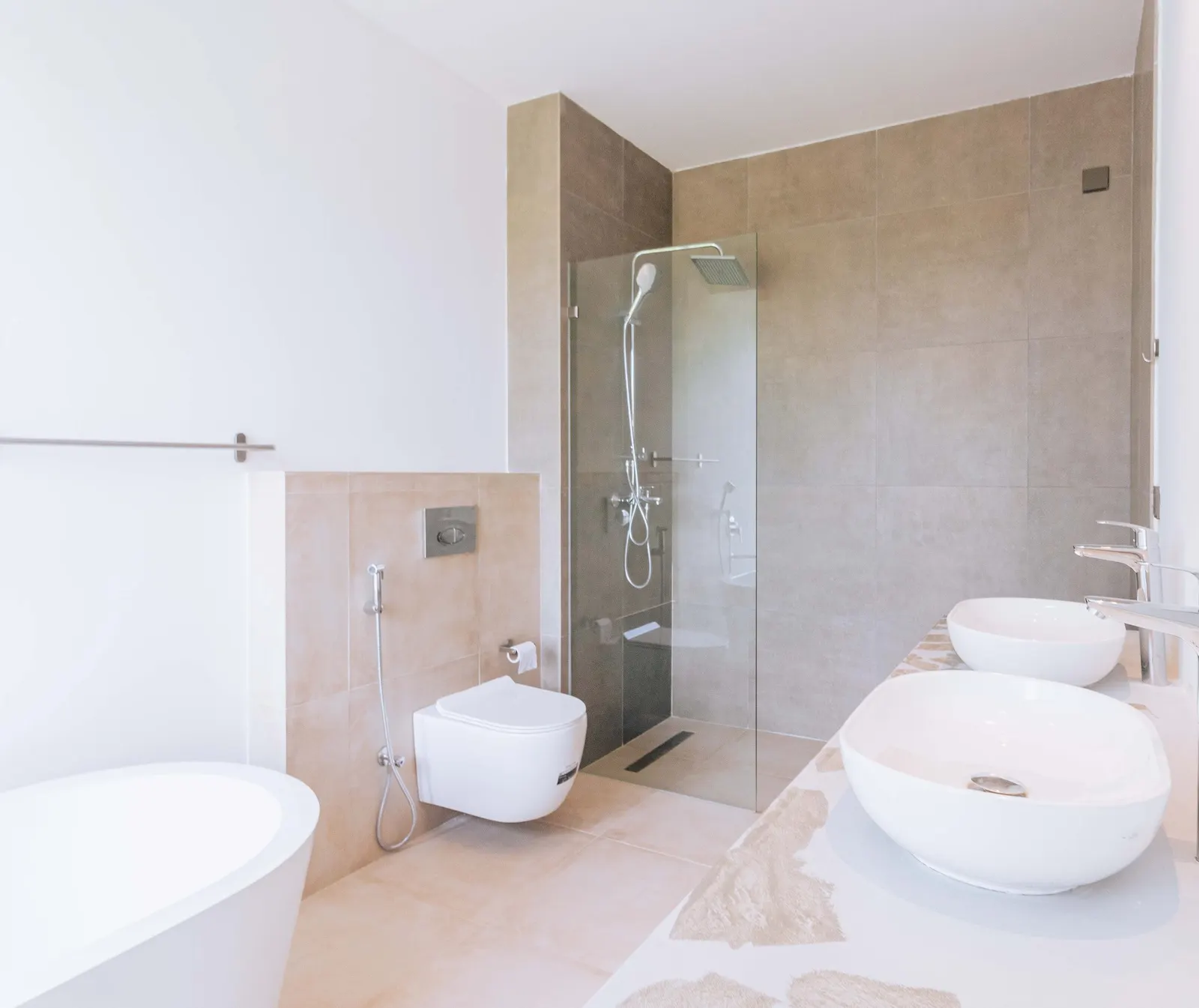 Villa, first row, Main bathroom