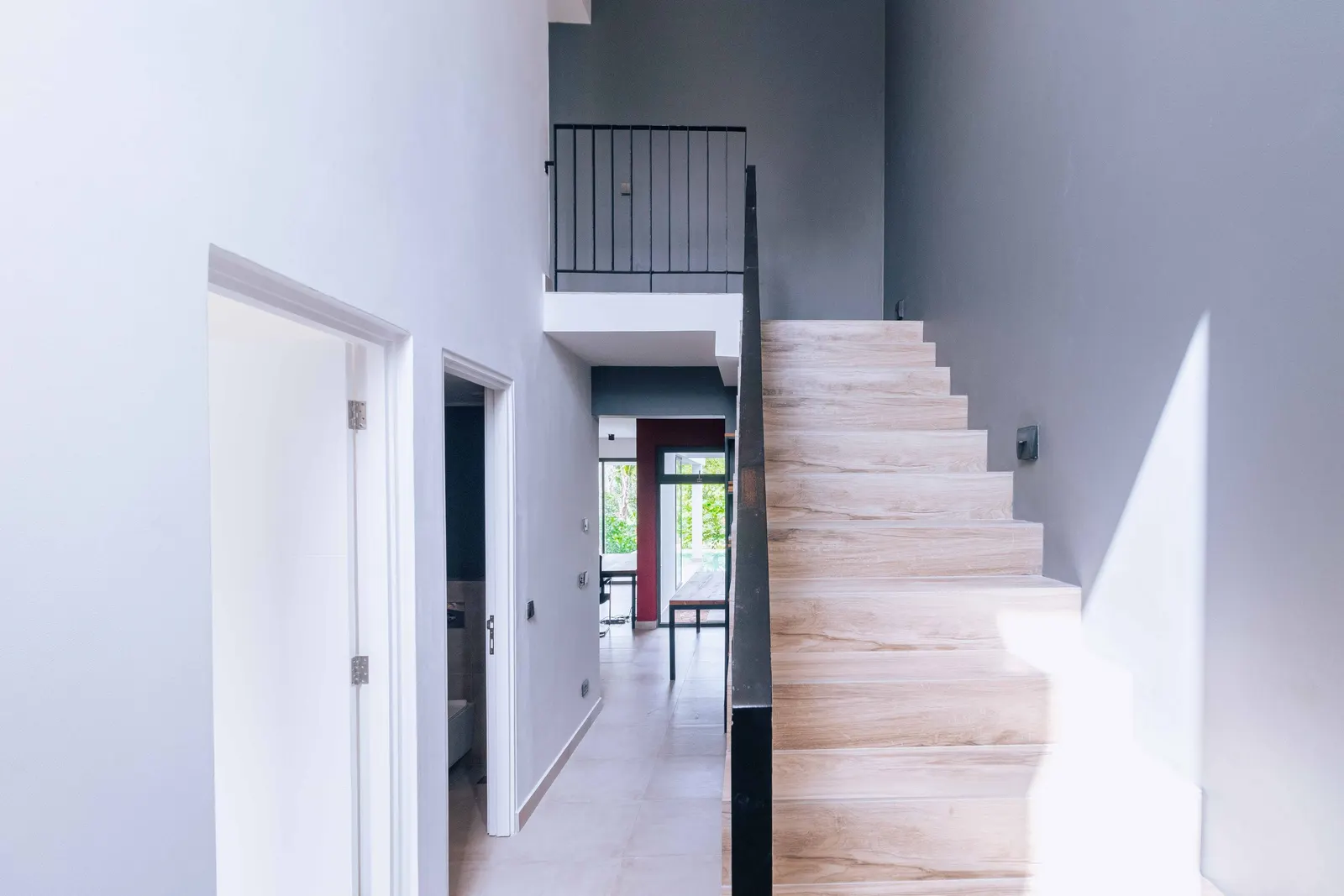 Villa, first row, Entrance and stairs