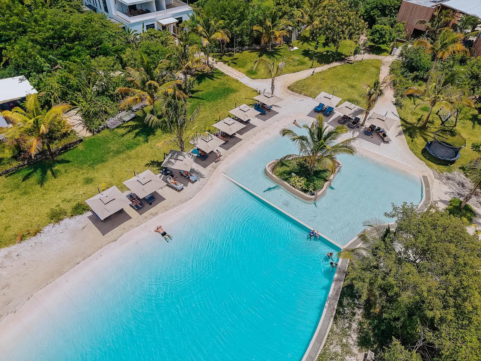Luftbild der Poollandschaft von The SOUL Paje